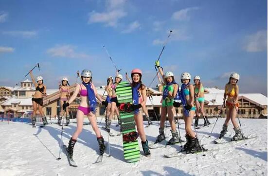 爱奇艺“雪山女王”长白山圣诞光猪滑雪招募单板GIRL！假日酒店免费住！